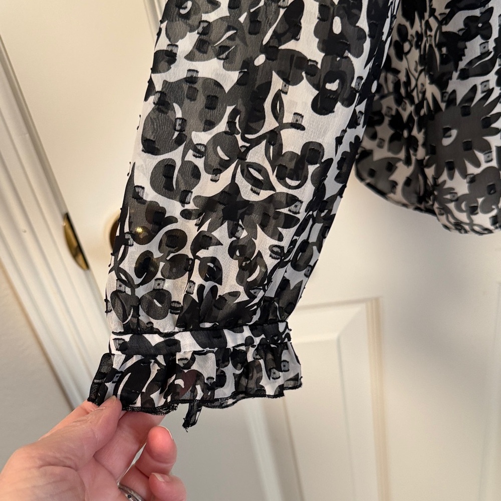 Boden Black & White Floral Tie-Front Blouse size 14 - Picture 4 of 7